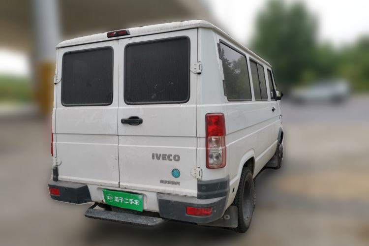 Used Iveco Daily 2021 2.5T A35 M1 Passenger Van 5-9 Seater Short Wheelbase Low Roof Dual Tires Manual Doors Rear Right 45 Deg