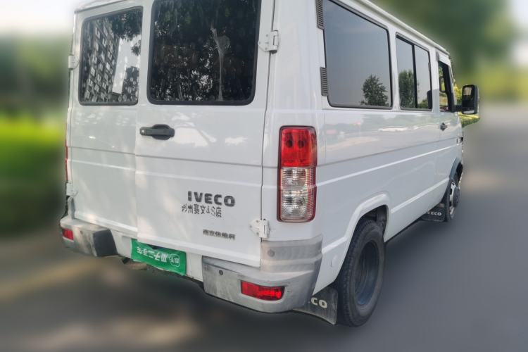 Used Iveco Daily 2021 2.5T A35 M1 Passenger Van 5-9 Seater Short Wheelbase Low Roof Dual Tires Manual Doors Rear Right 45 Deg