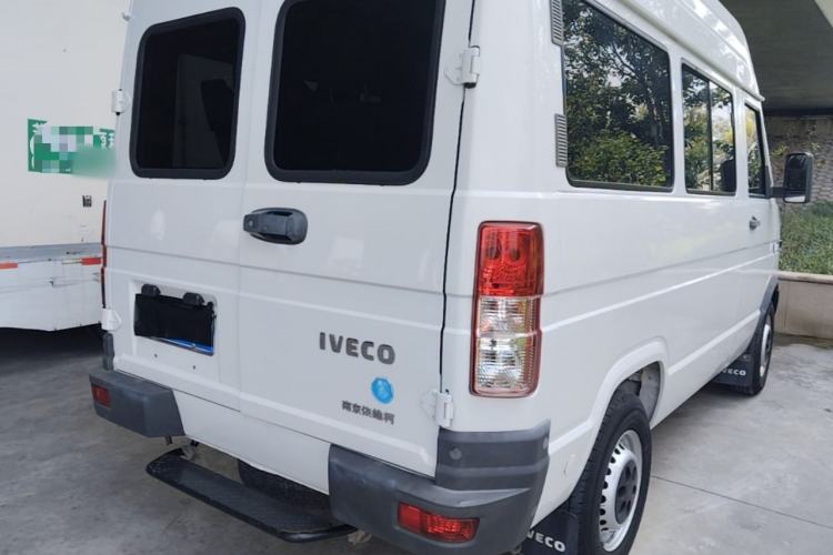 Used Iveco Daily 2021 2.5T A35 M1 Passenger Van 5-9 Seater Short Wheelbase Mid-Roof Design Single Tire Manual Doors Rear Right 45 Deg