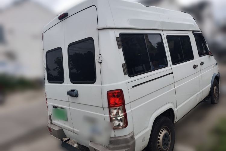 Used Iveco Daily 2021 2.5T A35 M1 Passenger Van 5-9 Seater Short Wheelbase Mid-Roof Design Single Tire Side-Sliding Door Rear Right 45 Deg