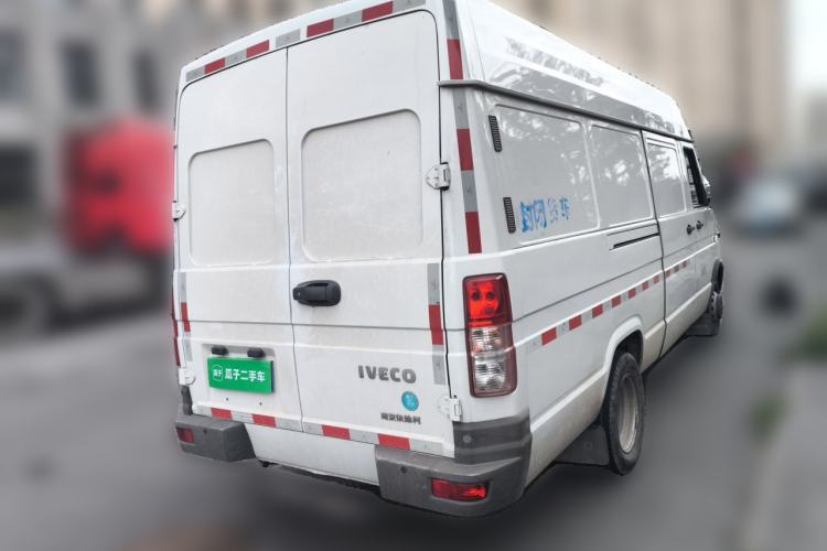 Used Iveco Daily 2021 2.5T V40 2-3 Seater Long Wheelbase Mid-Roof Design with Dual Side Sliding Doors Rear Right 45 Deg