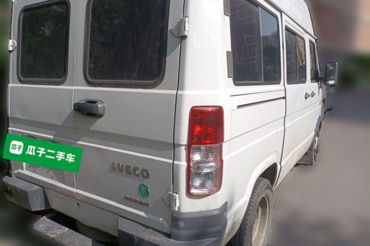 Used Iveco Daily 2021 2.5T A35 M1 Passenger Van 5-9 Seater Short Wheelbase Mid-Roof Design Dual Tires Side Sliding Door Rear Right 45 Deg