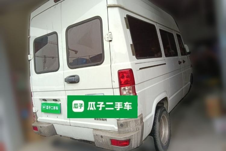 Used Iveco Daily 2021 2.5T A35 M1 Passenger Van 5-9 Seater Short Wheelbase Mid-Roof Design Dual Tires Side Sliding Door Rear Right 45 Deg