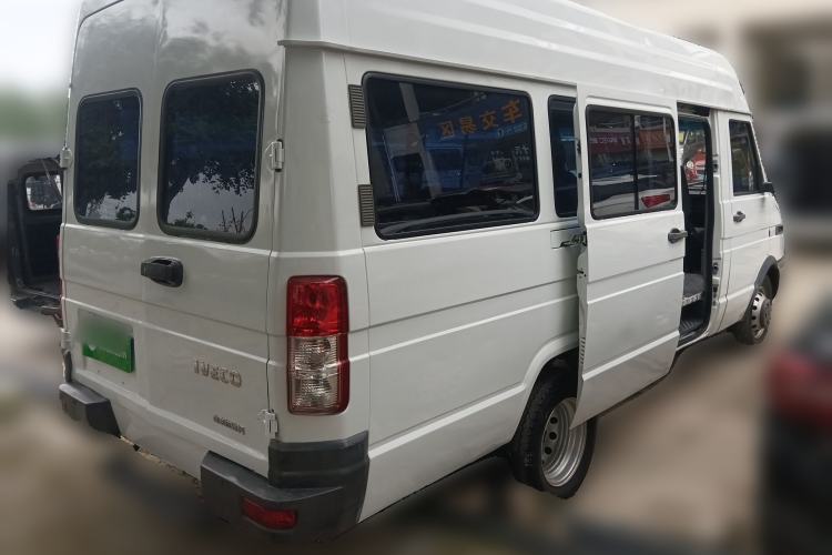 Used Iveco Daily 2021 2.5T A40 M1 Passenger Van 5-9 Seats Long Wheelbase Mid-Roof Design Dual Tires Manual Doors Rear Right 45 Deg