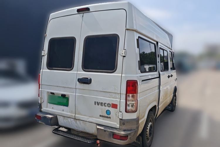 Used Iveco Daily 2021 2.5T A35 M1 Passenger Van 5-9 Seats Short Wheelbase Low Roof Single Tire Manual Doors Rear Right 45 Deg