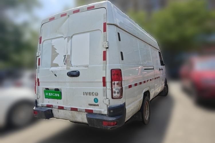 Used Iveco Daily 2021 2.5T V40 2-3 Seater Long Wheelbase Mid-Roof Dual Tires Manual Doors Rear Right 45 Deg