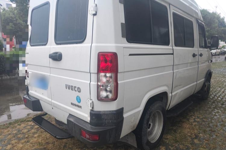 Used Iveco Daily 2021 2.5T A35 M1 Passenger Van 5-9 Seater Short Wheelbase Mid-Roof Design Dual Tires Manual Doors Rear Right 45 Deg