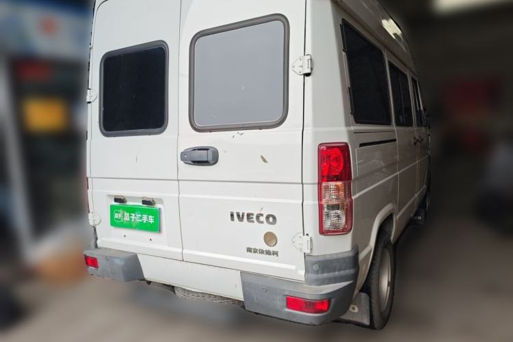 Used Iveco Daily 2021 2.5T A35 M1 Passenger Van 5-9 Seater Short Wheelbase Mid-Roof Design Dual Tires Side Sliding Door Rear Right 45 Deg
