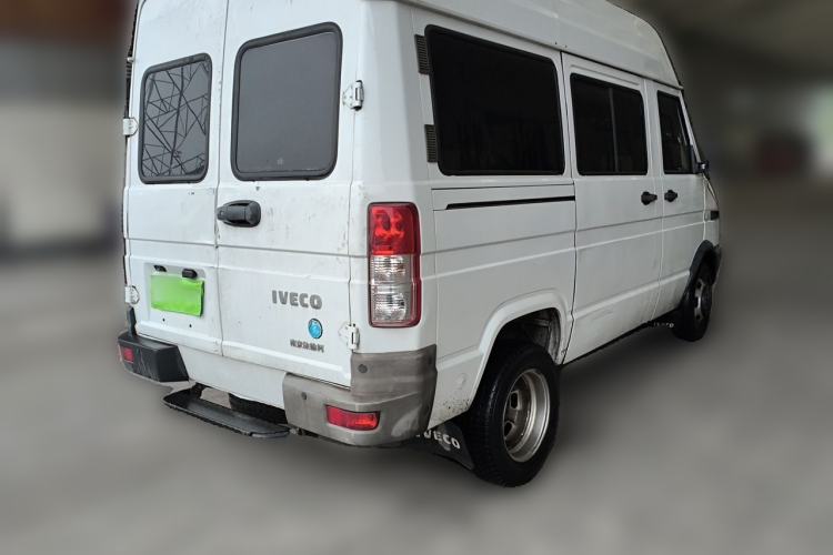 Used Iveco Daily 2021 2.5T A35 M1 Passenger Van 5-9 Seater Short Wheelbase Mid-Roof Design Dual Tires Side Sliding Door Rear Right 45 Deg