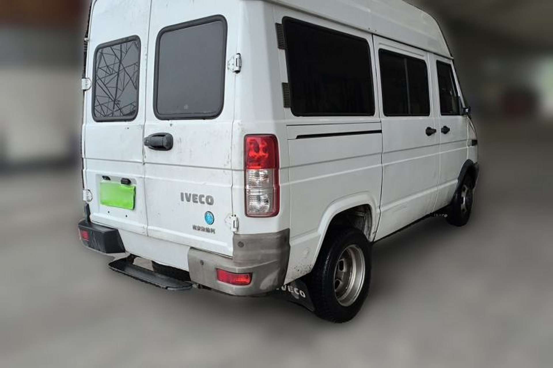 Used Iveco Daily 2021 2.5T A35 M1 Passenger Van 5-9 Seater Short Wheelbase Mid-Roof Design Dual Tires Side Sliding Door Rear Right 45 Deg