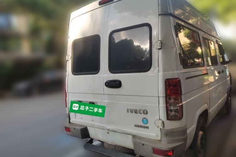 Used Iveco Daily 2021 2.5T A35 M1 Passenger Van 5-9 Seater Short Wheelbase Mid-Roof Design Single Tire Manual Doors Rear Right 45 Deg