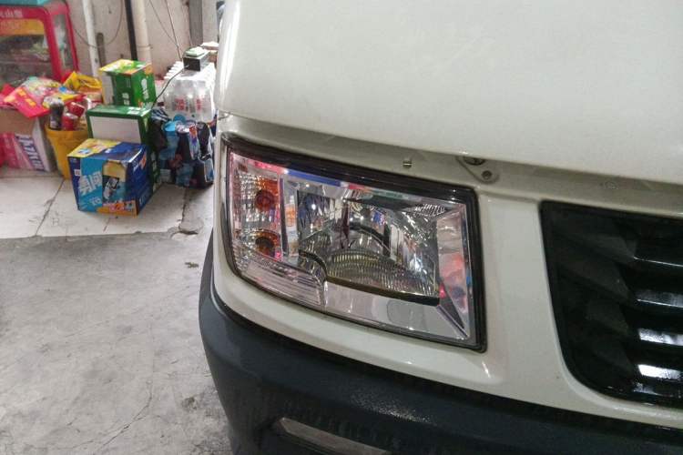 Used Iveco Daily 2021 2.5T A35 M1 Passenger Van 5-9 Seater Short Wheelbase Mid-Roof Design Dual Tires Side Sliding Door Right Front Headlight