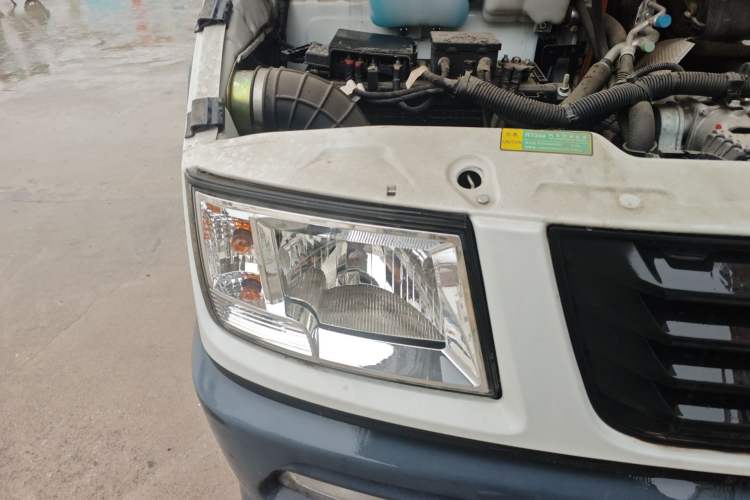 Used Iveco Daily 2021 2.5T A35 M1 Passenger Van 5-9 Seater Short Wheelbase Mid-Roof Design Single Tire Side-Sliding Door Right Front Headlight