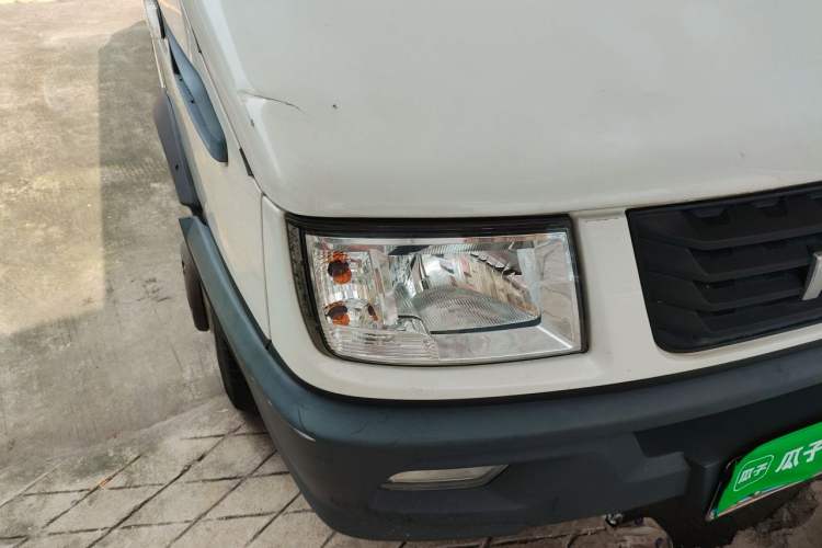Used Iveco Daily 2021 2.5T A35 M1 Passenger Van 5-9 Seater Short Wheelbase Mid-Roof Design Dual Tires Manual Doors Right Front Headlight
