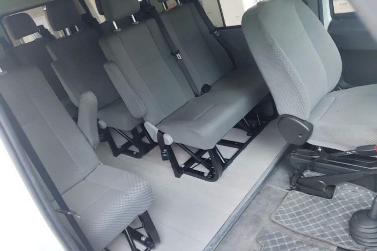 Used Iveco Daily 2021 2.5T A35 M1 Passenger Van 5-9 Seater Short Wheelbase Mid-Roof Design Single Tire Manual Doors Right Front Seat