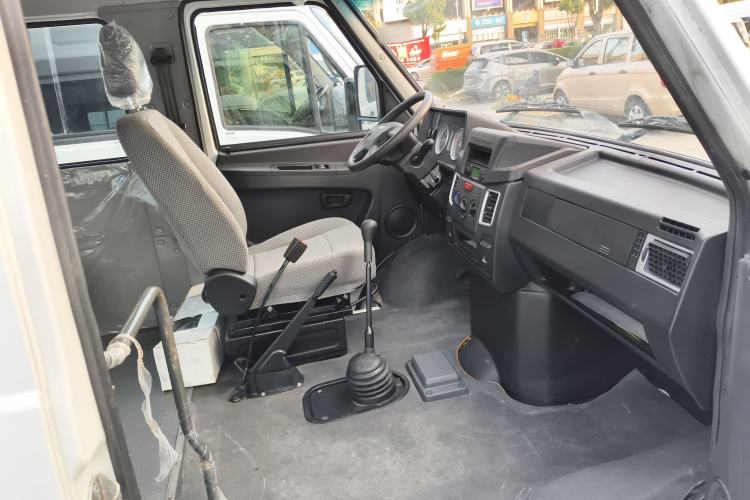 Used Iveco Daily 2021 2.5T A40 M1 Passenger Van 5-9 Seats Long Wheelbase Mid-Roof Design Dual Tires Manual Doors Right Front Seat