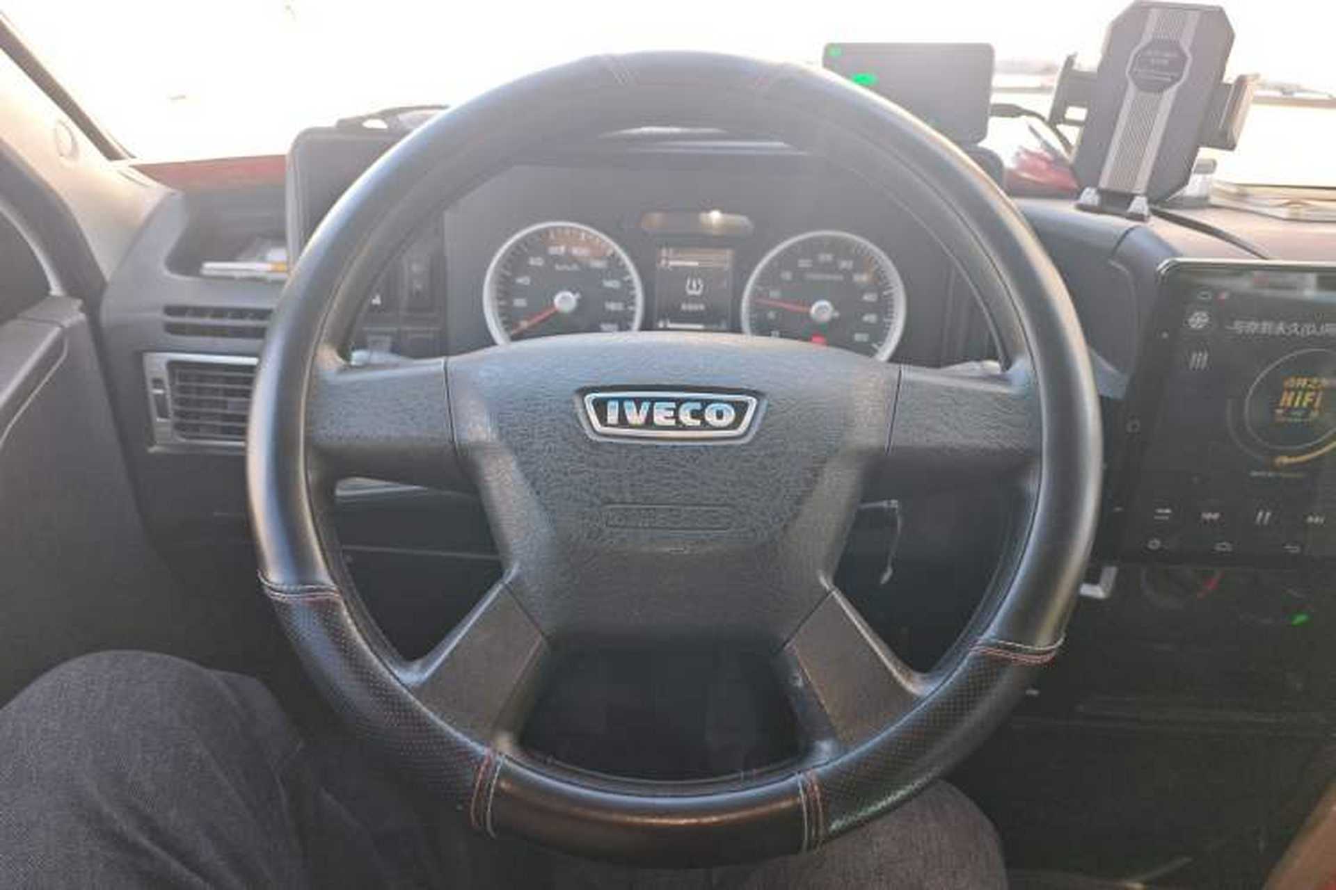 Used Iveco Daily 2021 2.5T A35 M1 Passenger Van 5-9 Seats Short Wheelbase Low Roof Single Tire Manual Doors Steering Wheel