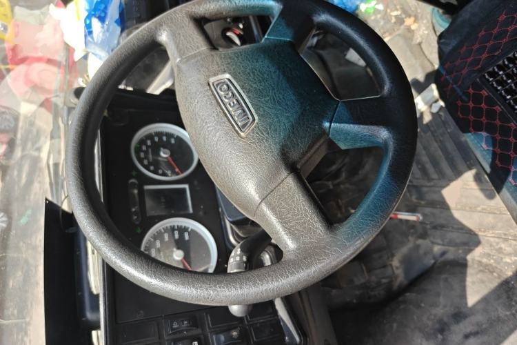 Used Iveco Daily 2021 2.5T V40 2-3 Seater Long Wheelbase Mid-Roof Dual Tires Manual Doors Steering Wheel