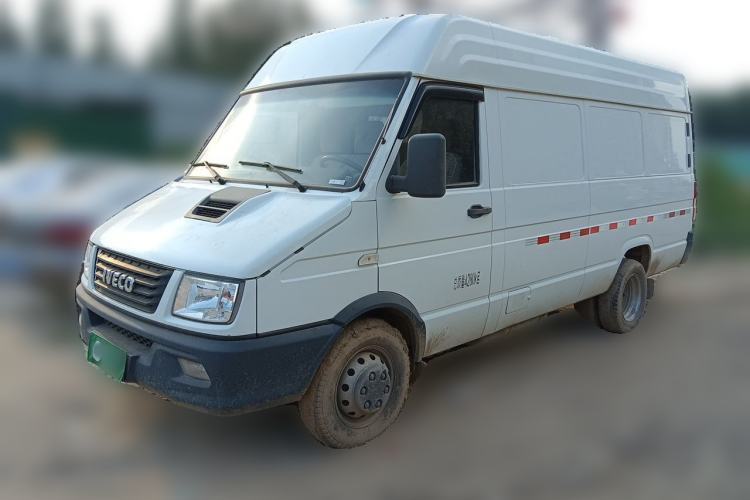 Used Iveco Daily 2021 2.8T V35 VAN厢式 van 3-seater short wheelbase low roof with dual tires and manual doors Guazi used car, China used car export, Used car for sale, Used  cars, Cheapest cars for sale