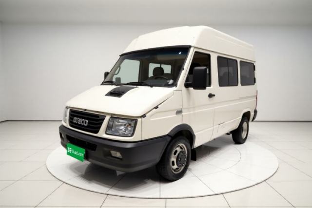 Used Iveco Daily 2021 2.5T A35 M1 Passenger Van 5-9 Seater Short Wheelbase Mid-Roof Design Dual Tires Side Sliding Door
