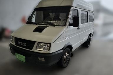 Used Iveco Daily 2021 2.5T A35 M1 Passenger Van 5-9 Seater Short Wheelbase Mid-Roof Design Dual Tires Side Sliding Door
