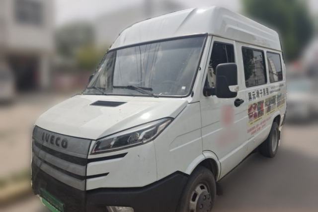 Used Iveco Daily 2021 2.5T A35 M1 Passenger Van 5-9 Seater Short Wheelbase Mid-Roof Design Dual Tires Manual Doors