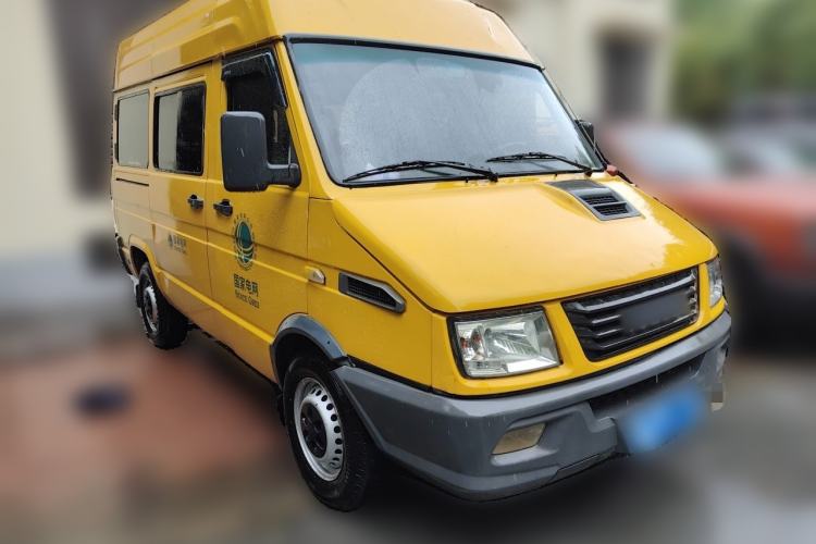 Used Iveco Daily 2021 2.5T A35 M1 Passenger Van 5-9 Seats Short Wheelbase Low Roof Single Tire Manual Doors Front Right 45 Deg