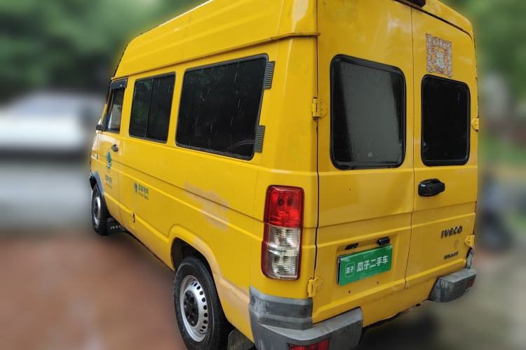 Used Iveco Daily 2021 2.5T A35 M1 Passenger Van 5-9 Seats Short Wheelbase Low Roof Single Tire Manual Doors Rear Left 45 Deg