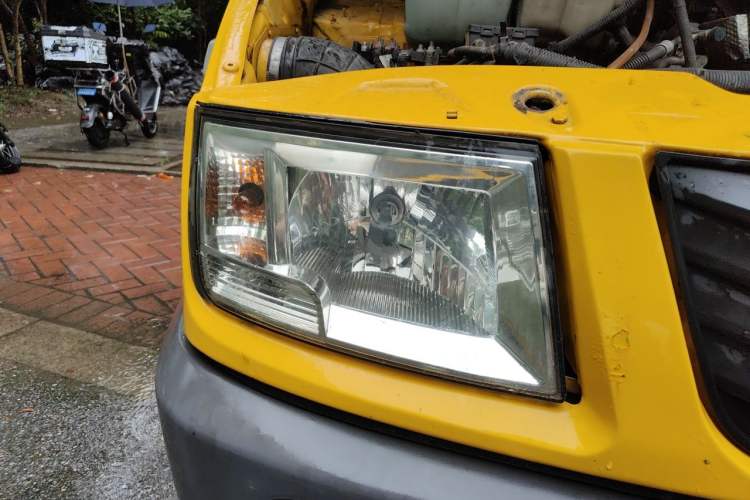 Used Iveco Daily 2021 2.5T A35 M1 Passenger Van 5-9 Seats Short Wheelbase Low Roof Single Tire Manual Doors Right Front Headlight