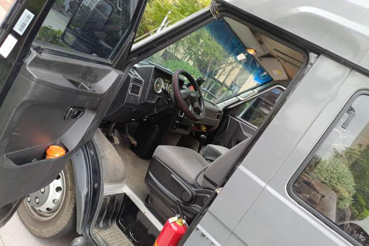 Used Iveco Daily 2022 2.5T A37 M1 Passenger Van 5-9 Seats Long Wheelbase Mid-Roof Design Dual Tires Side Sliding Doors Driver Seat