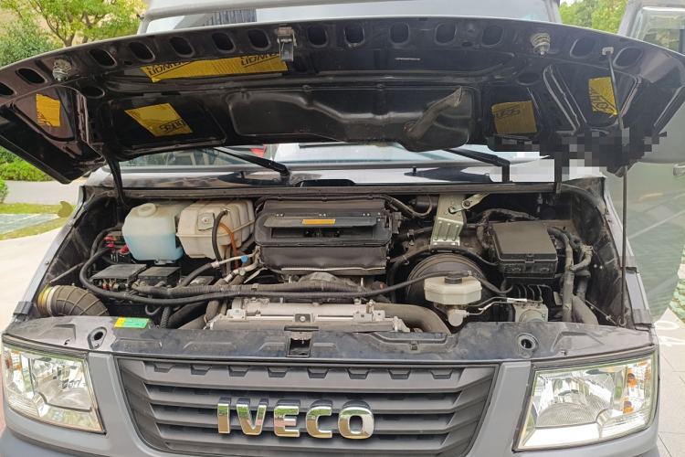 Used Iveco Daily 2022 2.5T A37 M1 Passenger Van 5-9 Seats Long Wheelbase Mid-Roof Design Dual Tires Side Sliding Doors Engine Bay