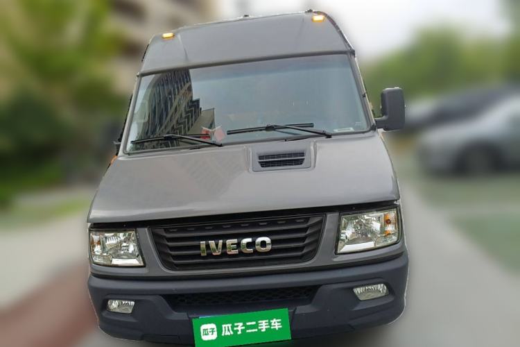 Used Iveco Daily 2022 2.5T A37 M1 Passenger Van 5-9 Seats Long Wheelbase Mid-Roof Design Dual Tires Side Sliding Doors Front