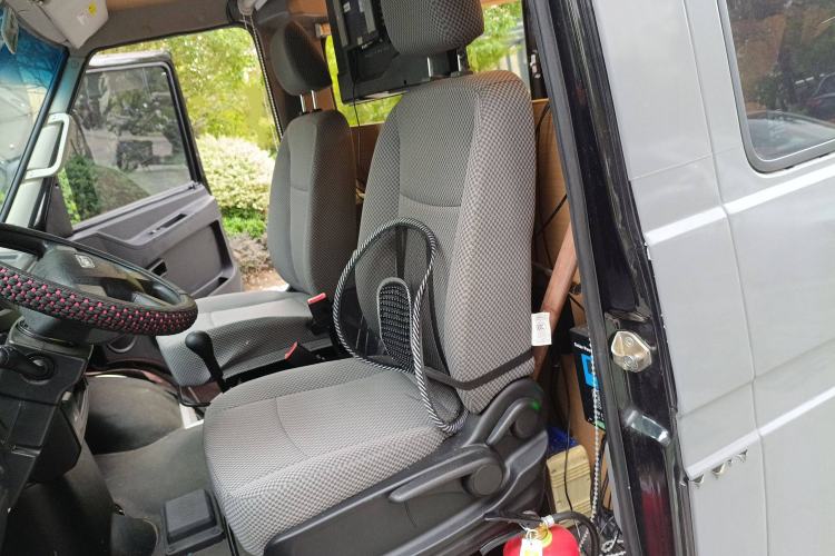 Used Iveco Daily 2022 2.5T A37 M1 Passenger Van 5-9 Seats Long Wheelbase Mid-Roof Design Dual Tires Side Sliding Doors Left Front Seat
