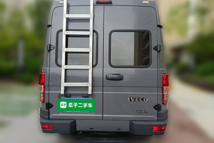 Used Iveco Daily 2022 2.5T A37 M1 Passenger Van 5-9 Seats Long Wheelbase Mid-Roof Design Dual Tires Side Sliding Doors Rear