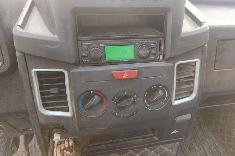 Used Iveco Daily 2022 2.5T A37 M1 Passenger Van 5-9 Seats Long Wheelbase Mid-Roof Design Dual Tires Manual Doors Audio And AC Panel