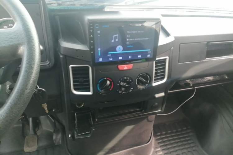 Used Iveco Daily 2022 2.5T A37 M1 Passenger Van 5-9 Seats Long Wheelbase Mid-Roof Design Dual Tires Manual Doors Audio And AC Panel