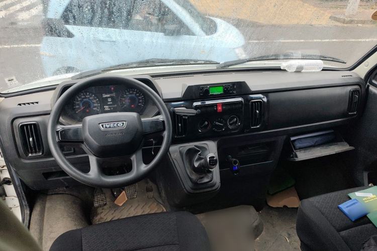 Used Iveco Daily 2022 2.5T A37 M1 Passenger Van 5-9 Seater Long Wheelbase Mid-Roof Design Dual Tires Manual Doors Center Console