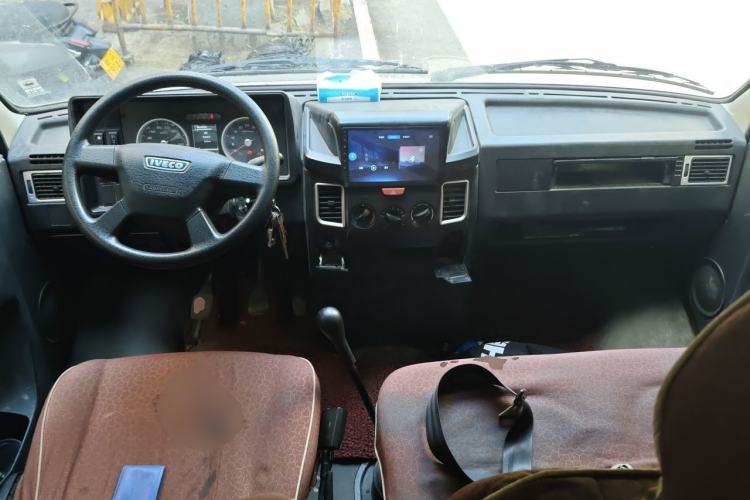 Used Iveco Daily 2022 2.5T A37 M1 Passenger Van 5-9 Seats Long Wheelbase Mid-Roof Design Dual Tires Side Sliding Doors Center Console