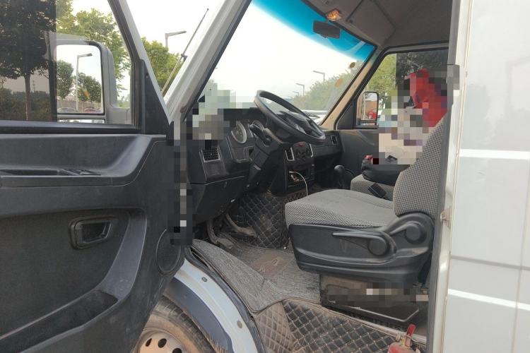 Used Iveco Daily 2022 2.5T A37 M1 Passenger Van 5-9 Seats Long Wheelbase Mid-Roof Design Dual Tires Manual Doors Driver Seat