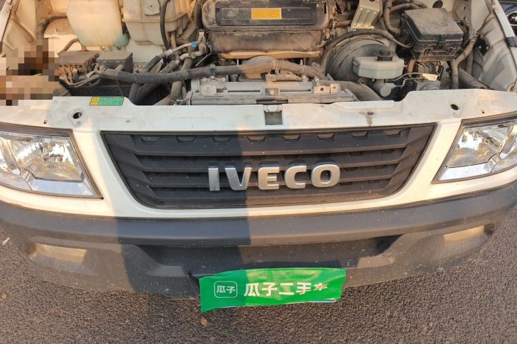 Used Iveco Daily 2022 2.5T A37 M1 Passenger Van 5-9 Seats Long Wheelbase Mid-Roof Design Dual Tires Manual Doors Engine Bay
