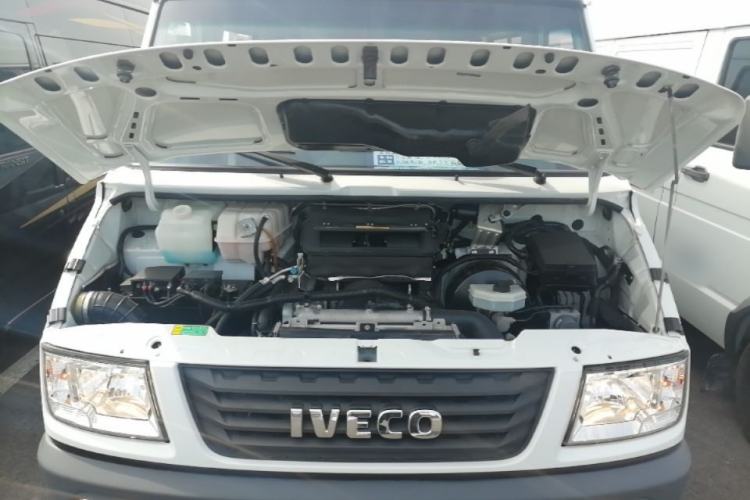 Used Iveco Daily 2022 2.5T A37 M1 Passenger Van 5-9 Seats Long Wheelbase Mid-Roof Design Dual Tires Manual Doors Engine Bay