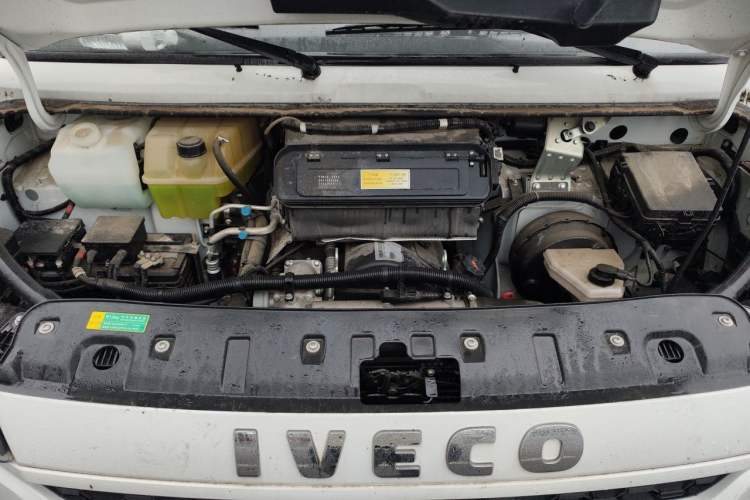 Used Iveco Daily 2022 2.5T A37 M1 Passenger Van 5-9 Seater Long Wheelbase Mid-Roof Design Dual Tires Manual Doors Engine Bay