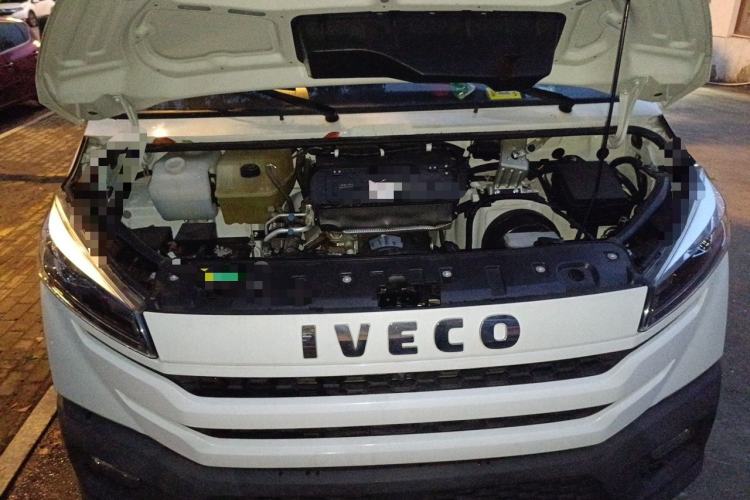 Used Iveco Daily 2022 2.5T A37 M1 Passenger Van 5-9 Seater Long Wheelbase Mid-Roof Design Dual Tires Manual Doors Engine Bay