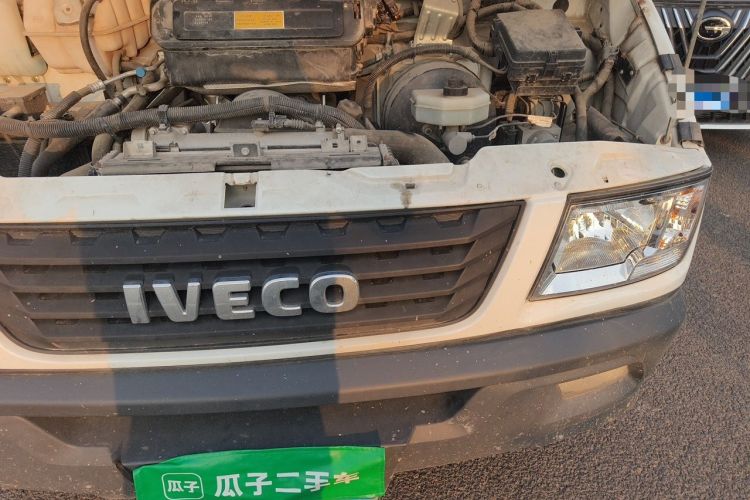 Used Iveco Daily 2022 2.5T A37 M1 Passenger Van 5-9 Seats Long Wheelbase Mid-Roof Design Dual Tires Manual Doors Engine Bay Left