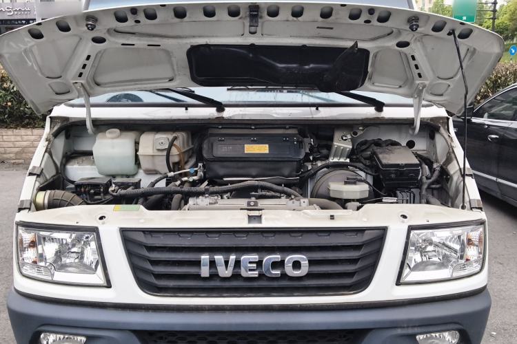 Used Iveco Daily 2022 2.5T A37 M1 Passenger Van 5-9 Seats Long Wheelbase Mid-Roof Design Dual Tires Manual Doors Engine Bay