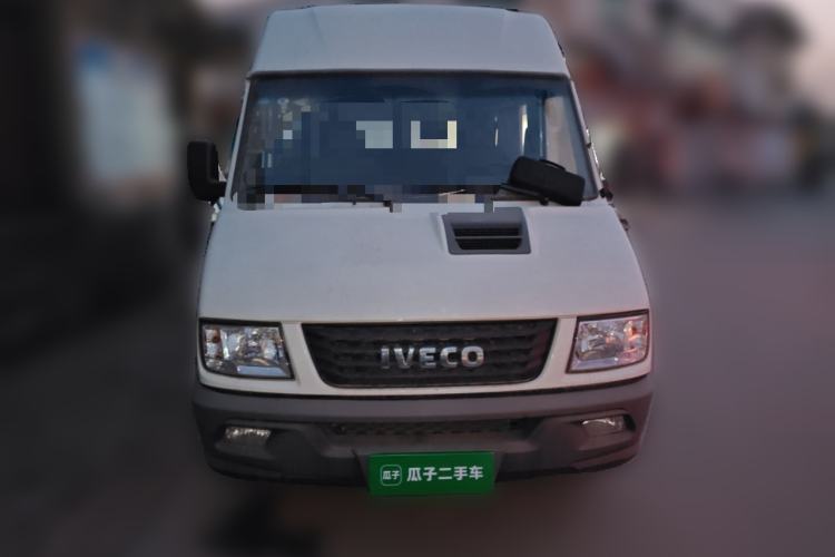 Used Iveco Daily 2022 2.5T A37 M1 Passenger Van 5-9 Seats Long Wheelbase Mid-Roof Design Dual Tires Side Sliding Doors Exterior 1