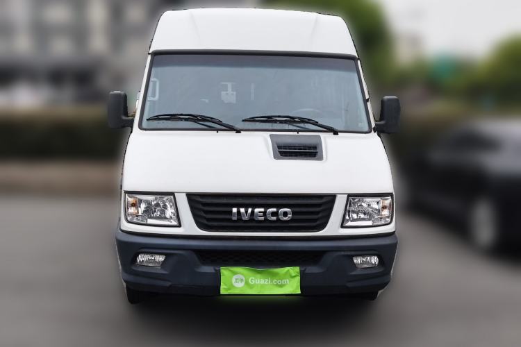 Used Iveco Daily 2022 2.5T A37 M1 Passenger Van 5-9 Seats Long Wheelbase Mid-Roof Design Dual Tires Manual Doors Exterior 1