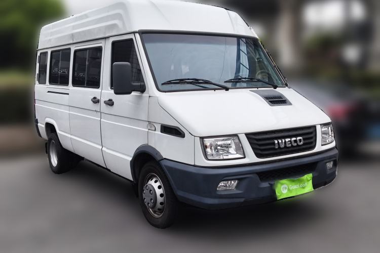 Used Iveco Daily 2022 2.5T A37 M1 Passenger Van 5-9 Seats Long Wheelbase Mid-Roof Design Dual Tires Manual Doors Exterior 2