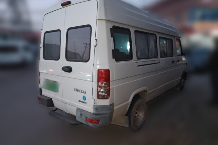 Used Iveco Daily 2022 2.5T A37 M1 Passenger Van 5-9 Seats Long Wheelbase Mid-Roof Design Dual Tires Side Sliding Doors Exterior 5