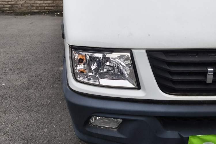 Used Iveco Daily 2022 2.5T A37 M1 Passenger Van 5-9 Seats Long Wheelbase Mid-Roof Design Dual Tires Manual Doors Exterior 6
